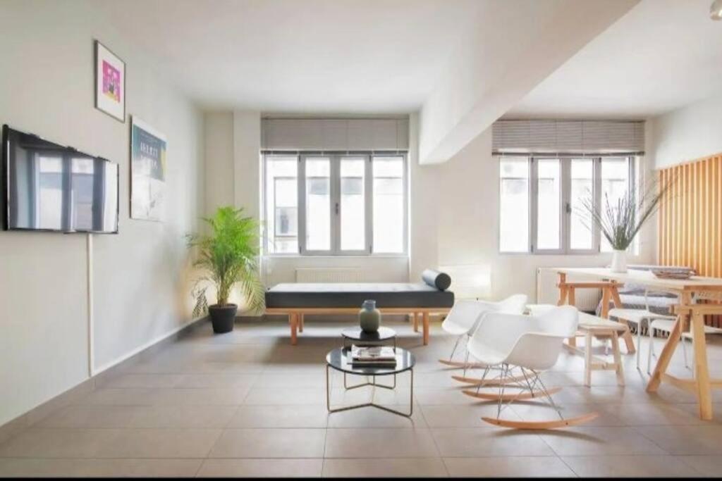 Stylish Living By Acropolis *